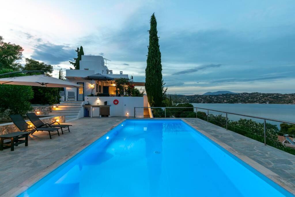 Retreat Villa By The Sea With Pool In Pórto Héli Kültér fotó
