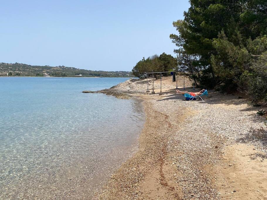 Retreat Villa By The Sea With Pool In Pórto Héli Kültér fotó